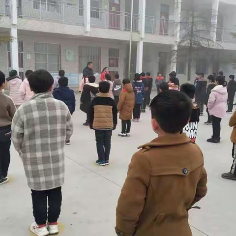 学雷锋，献爱心――隆河学校学雷锋活动