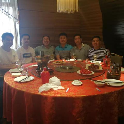 久别的重逢    家乡遇战友