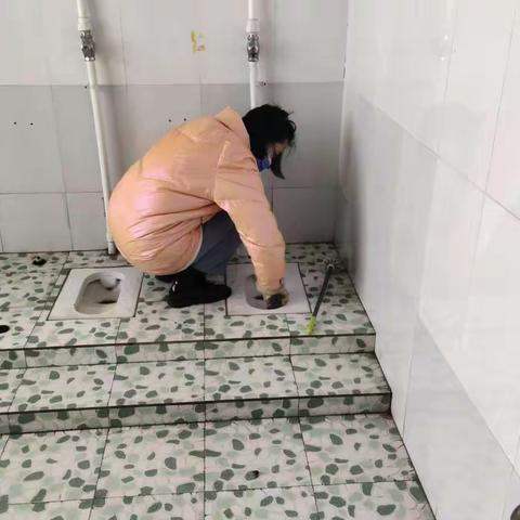 通益优佳科研幼儿园大班为开园做准备