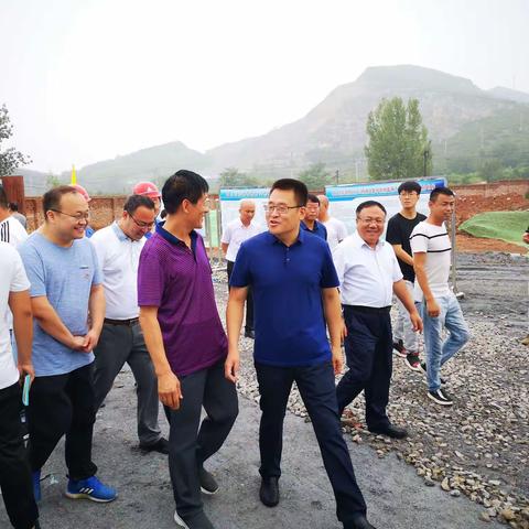 区长李晓峰对西上庄街道西北片八村联片集中供暖项目进行督导