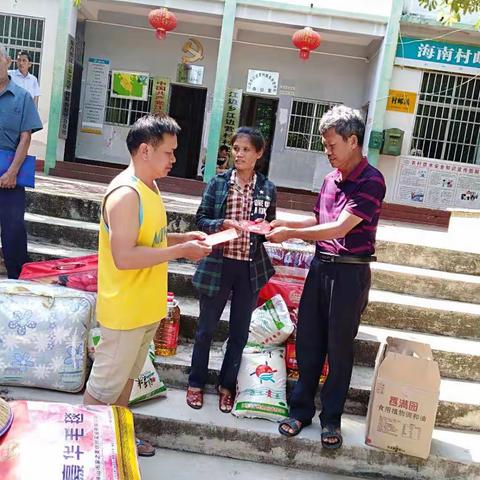 市农业服务中心为贫困户冬日送温暖