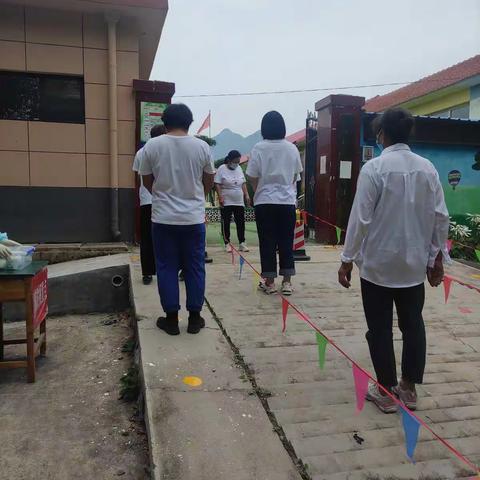 加强疫情防控意识，确保全园平稳开学--铁厂镇中心幼儿园开学演练