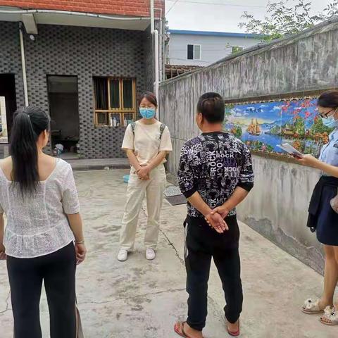 护航十四运   杜曲街道在行动         杜曲街道对辖区易肇事肇祸精神病患者再次进行摸排评估