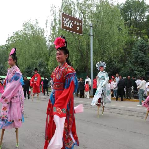【沁县融媒】非遗高跷上的少年志：十二双小脚丈量千年传承路