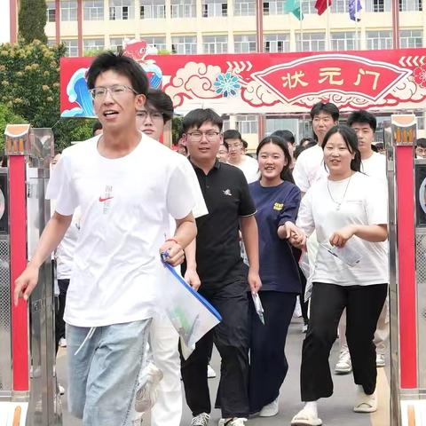 【沁县融媒】新高考首战启幕！我县1540 学子执笔逐梦，全城护航见证青春蜕变