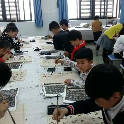 做堂堂正正中国人   写方方正正中国字