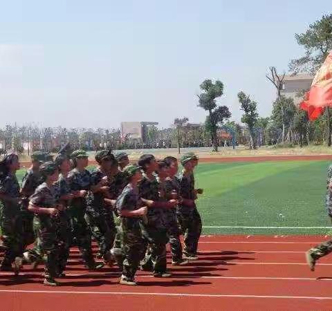 共同进步，一起成长--余江四中2018-2019学年度新生的初中生涯从军训开始