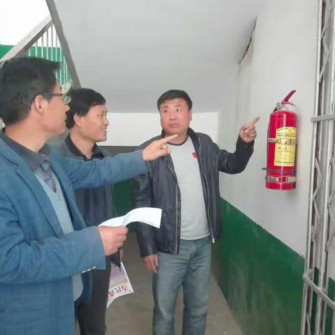 叱干镇东庄学校 开展安全隐患排查活动