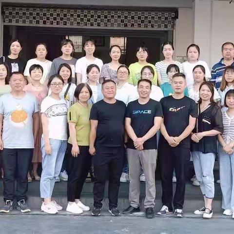 凝心聚力，砥砺前行——蒿坪镇中心小学举行第六届第八次教师代表大会