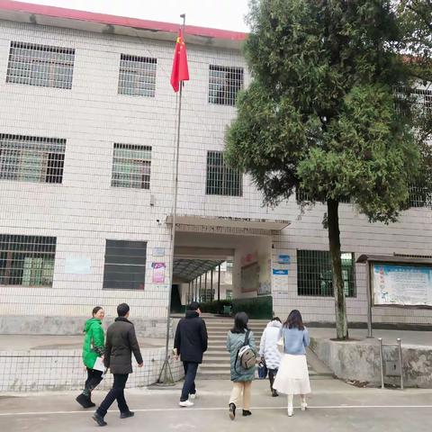 “送教促交流，携手共成长”坪上镇洪溪学校送教青龙完全小学