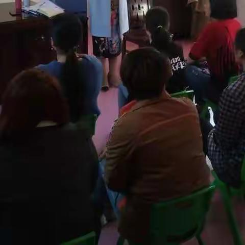 启智幼儿园召开家长委员会会议