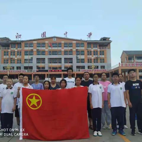 沁园中学团支书“情暖灾区 守望相助”捐款捐物活动