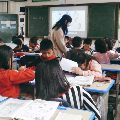 麟潭中心小学十月数学组教学教研活动