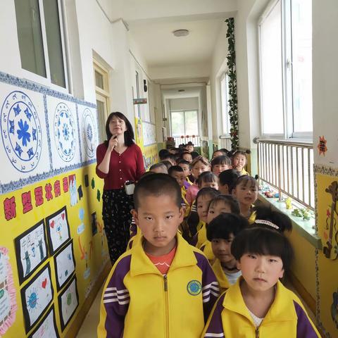 走进小学，感悟成长----康家集乡中心幼儿园大班参观小学活动