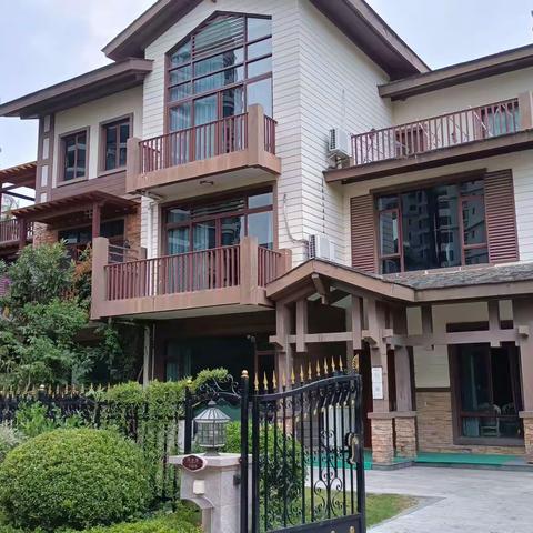 碧桂园十里银滩浅水湾9房15床，可入住30人，（带kTV，烧烤和麻将），距沙滩30…（副本）
