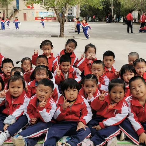 敦煌市幼儿园小（3）班第小二组开启家庭教育“落地式”学习《不要把我变成你期待的样子》分享