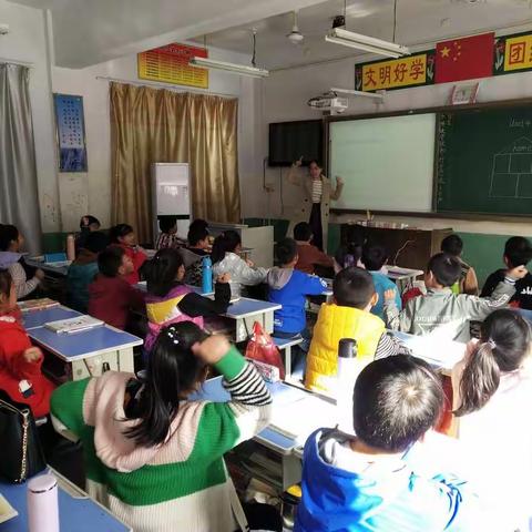 下冶中心校小学英语送课下乡活动