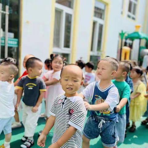 金色童年幼儿园暑期新生适应班———我上幼儿园啦