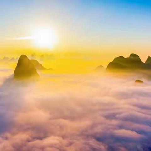 “红色平川•一日一联”      2022年12月6日 出句： 破雾开云腾晓日【平川张永】