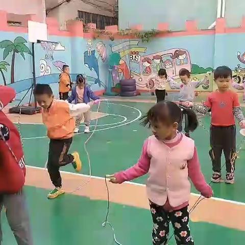 🎶音符让音乐🎤有了旋律，运动让生命充满健康。阳光下锻炼身体，自然里快乐成长！👍👍👍❤️❤️❤️