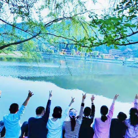 渐觉仙姑山上风光好