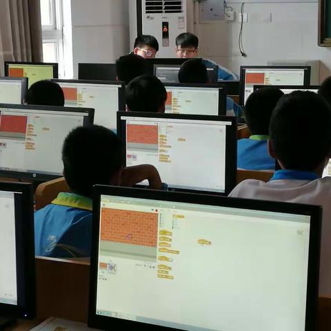 2017～2018学年第二学期信息技术社团2～scratch软件的学习与应用