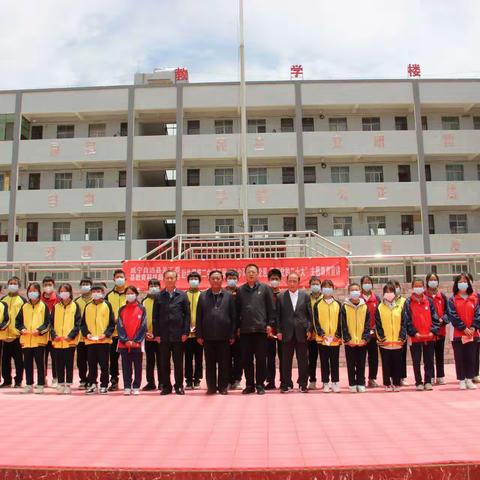 “老少同声颂党恩●喜迎党的二十大”————威宁自治县关工委、县教育科技局关工委到牛棚第二中学开展主题教育宣讲