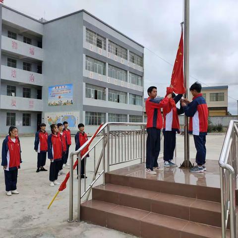 红领巾飘扬向党，少先队远帆起航！————牛棚第二中学七年级少先队建队仪式