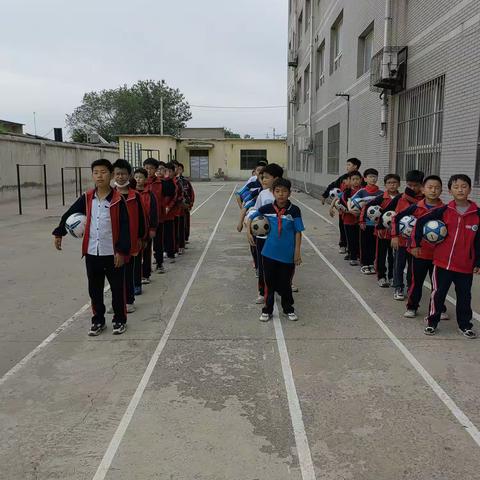 育才有我 “足”够精彩