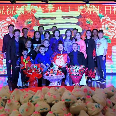 斟一杯美酒，酿一世亲情