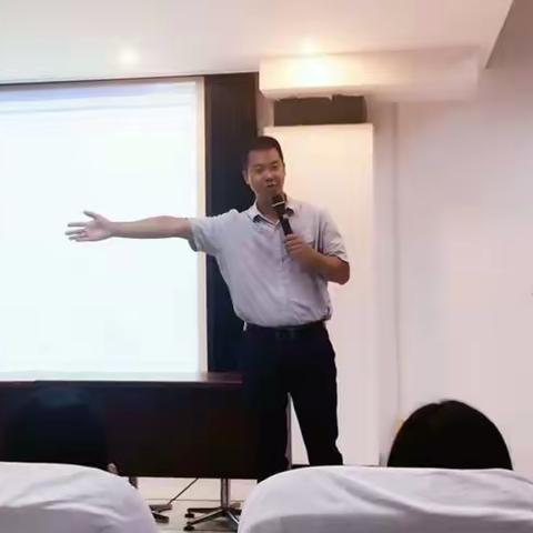 立足当下   规划未来   ----记龙岗区美术新教师田园培训第一次活动