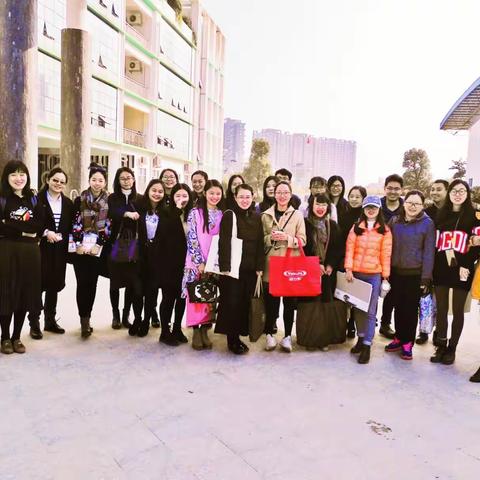 客家民居多古建  依山带笔写山水---龙岗区中小学美术在编新教师第三次田园式培训活动