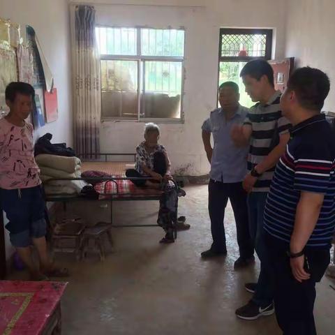 胡家窑村驻村工作队开展入户走访活动
