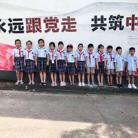 慰问孤寡老人，探访田间瓜果！
