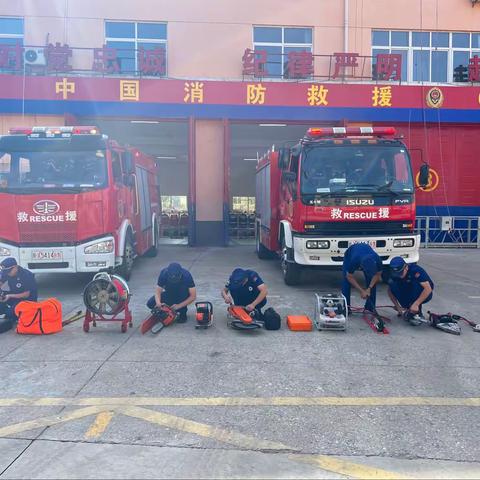 喜迎二十大、忠诚保平安（三）——杜阳路消防救援站开展车辆装备器材大检查