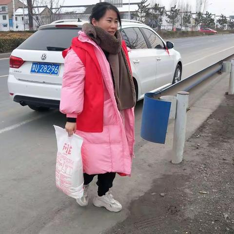 爱可以融化寒冷                                           —中共济源市济渎路学校第二党支部党群连心活动