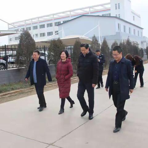 政府副县长杜树青一行就农民工工资问题进行实地核查