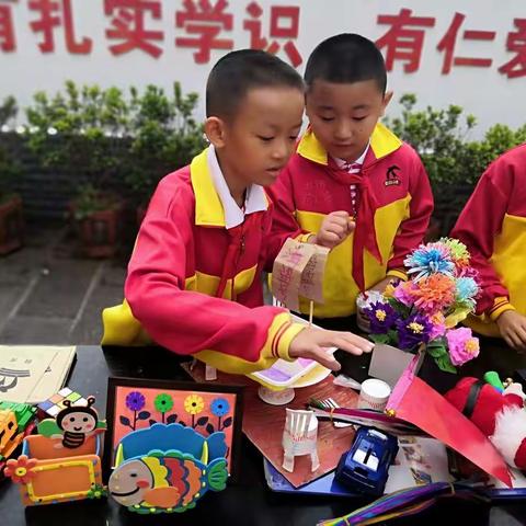 勐卯小学爱心创客集市