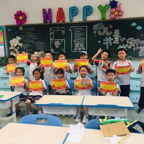 2019年春铁道附小太空豚科技社团第二册——范范老师