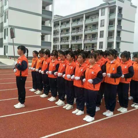 阳光跑操比赛，尽显学生风采――记鹅公中学跑操比赛