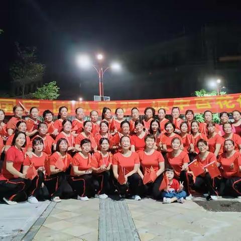 琼中百花健身队举办游园活动