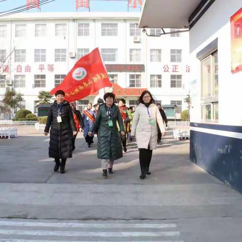 写春联送祝福 情深意更浓            ——稷山县西街小学开展“迎新春、写春联、送祝福”实践活动