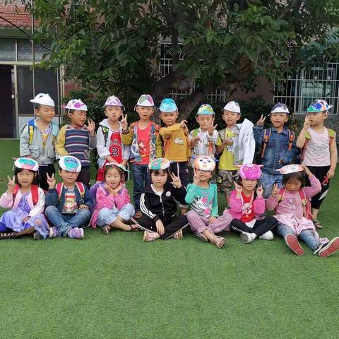 童趣幼儿园元旦活动邀请函