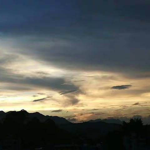 向先进学习、向典型靠拢、向榜样看齐——市二中历史科组优质课大赛展映