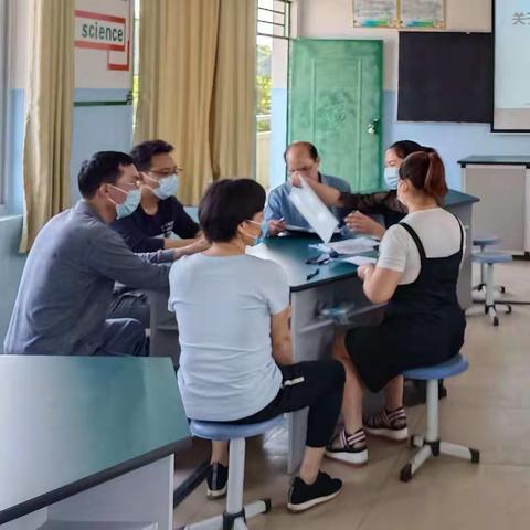 以研促教，报团成长——横州镇谢圩村委小学数学返岗研修活动