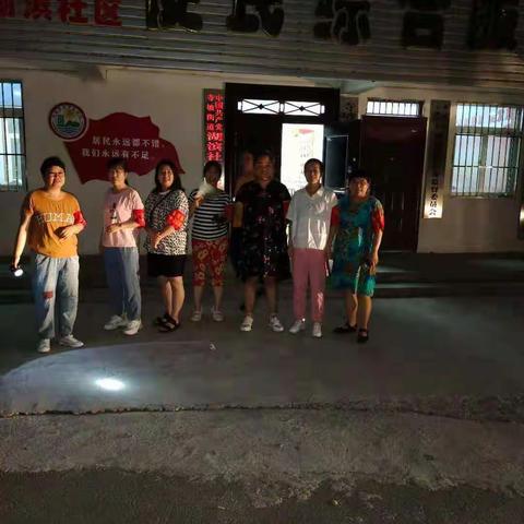 寺坡街道湖滨社区开展夜间常态化巡逻