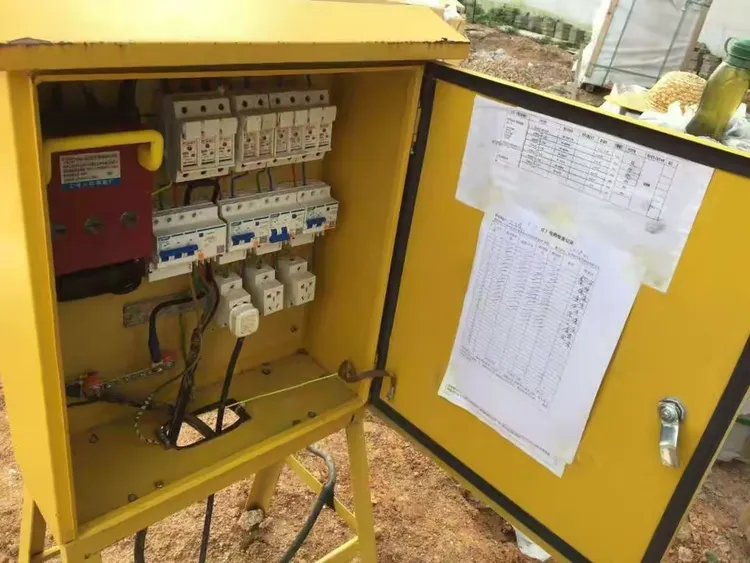 4、移动手提箱内一机一闸。