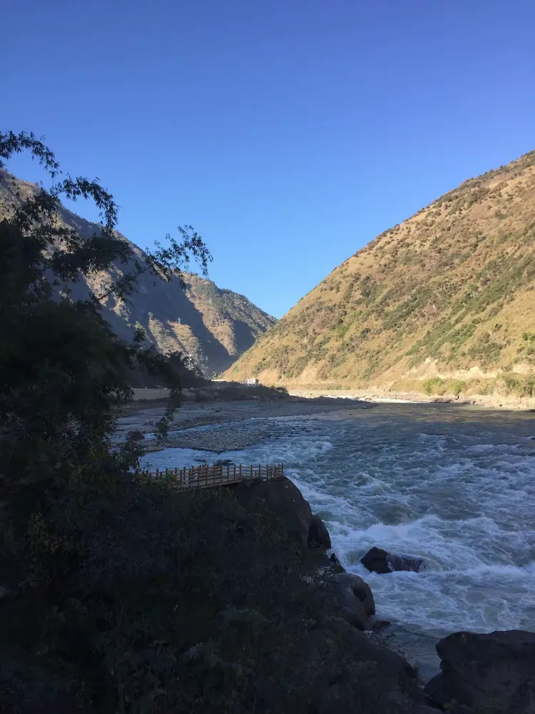 2018年12月22日怒江傈僳族自治州一沿怒江自然风光一金满银滩,老姆登