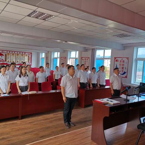 喜迎二十大   永远跟党走                                           偏岭小学党月系列活动之支部党员大会