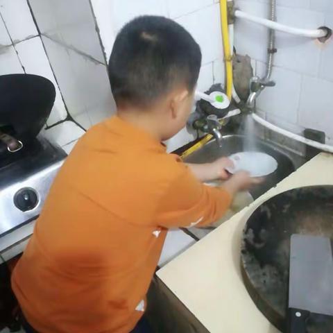 南湖民院附属小学185班汪廷峻的成长记